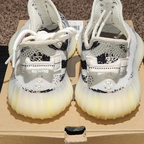 Adidas Yeezy Boost 350 V2 in White and Black - Picture 2 of 7